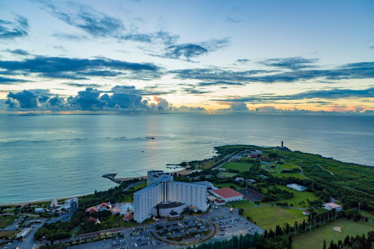 Royal Hotel Okinawa Zanpamisaki Йомітан Екстер'єр фото